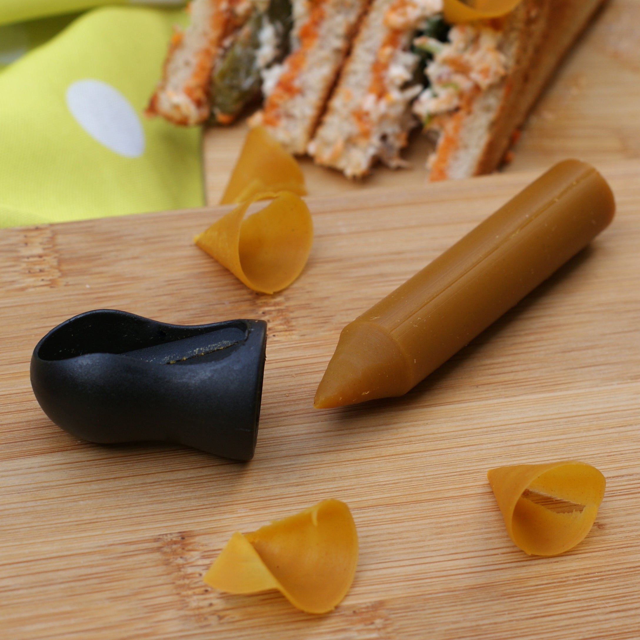 Recette de Sandwich rillettes de poulet, pesto rouge & Curry Curcuma