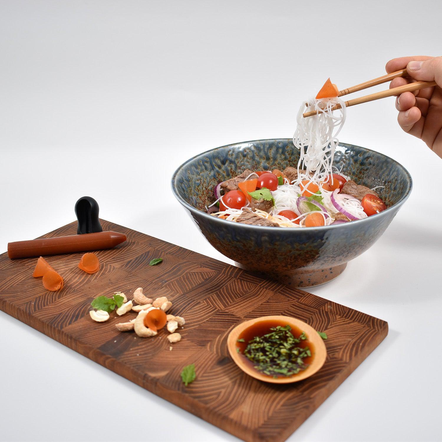 Repas wok avec le crayon d'assaisonnement au Piment d'Espelette bio